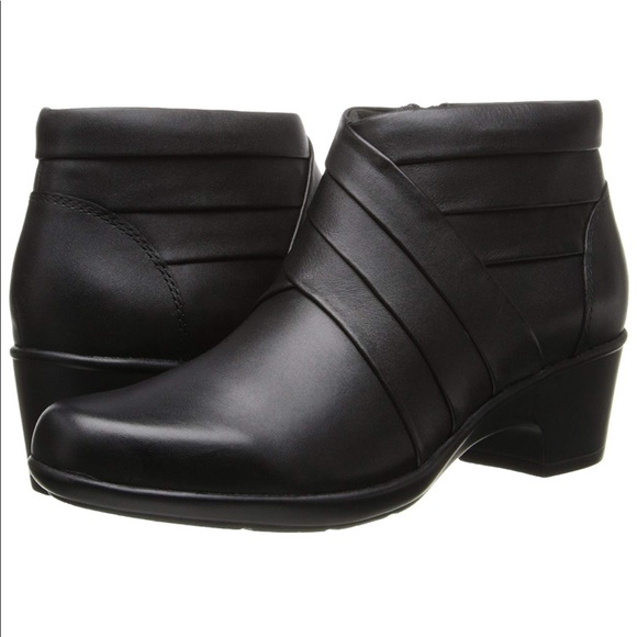 Clarks Shoes - ✨Clark’s Malia Hue Boots - size 8